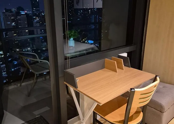 1br In Makati Ph, Tv, Infinity Pool, Sunset View, Mall Access Manila