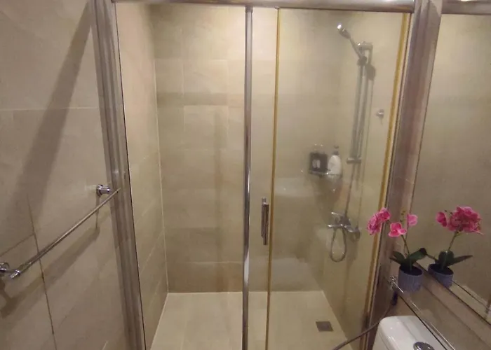 1br In Makati Ph, Tv, Infinity Pool, Sunset View, Mall Access