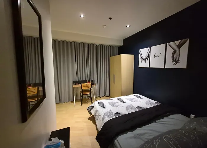 1br In Makati Ph, Tv, Infinity Pool, Sunset View, Mall Access *