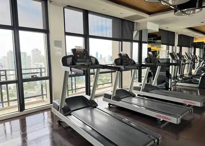 1br In Makati Ph, Tv, Infinity Pool, Sunset View, Mall Access *
