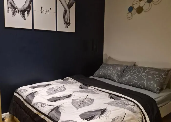 1br In Makati Ph, Tv, Infinity Pool, Sunset View, Mall Access * Manila