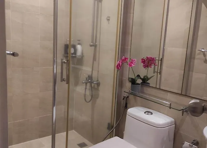 1br In Makati Ph, Tv, Infinity Pool, Sunset View, Mall Access *