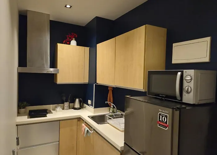 1br In Makati Ph, Tv, Infinity Pool, Sunset View, Mall Access * Manila