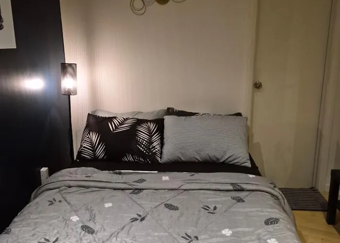 1br In Makati Ph, Tv, Infinity Pool, Sunset View, Mall Access * Manila