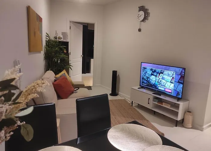 1br In Makati Ph, Tv, Infinity Pool, Sunset View, Mall Access Manila