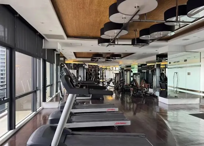 1br In Makati Ph, Tv, Infinity Pool, Sunset View, Mall Access * Manila
