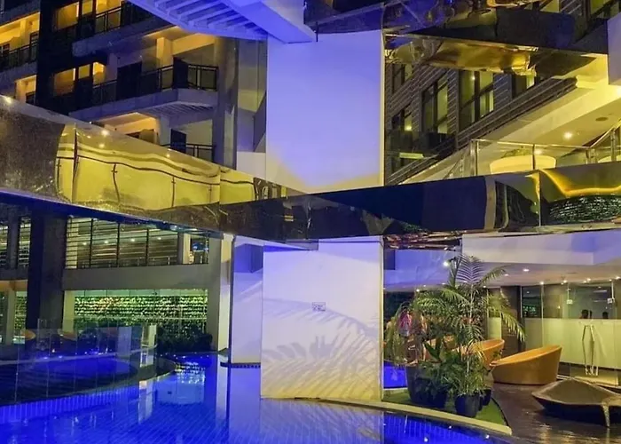 1br In Makati Ph, Tv, Infinity Pool, Sunset View, Mall Access *