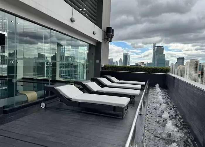 1br In Makati Ph, Tv, Infinity Pool, Sunset View, Mall Access * Manila