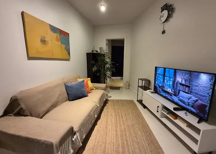 1br In Makati Ph, Tv, Infinity Pool, Sunset View, Mall Access * Manila